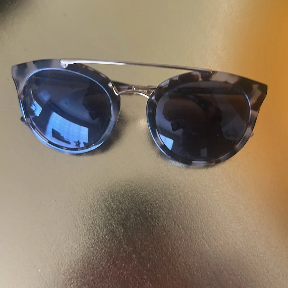 PRADA SUNGLASSES - Picture 2 of 5
